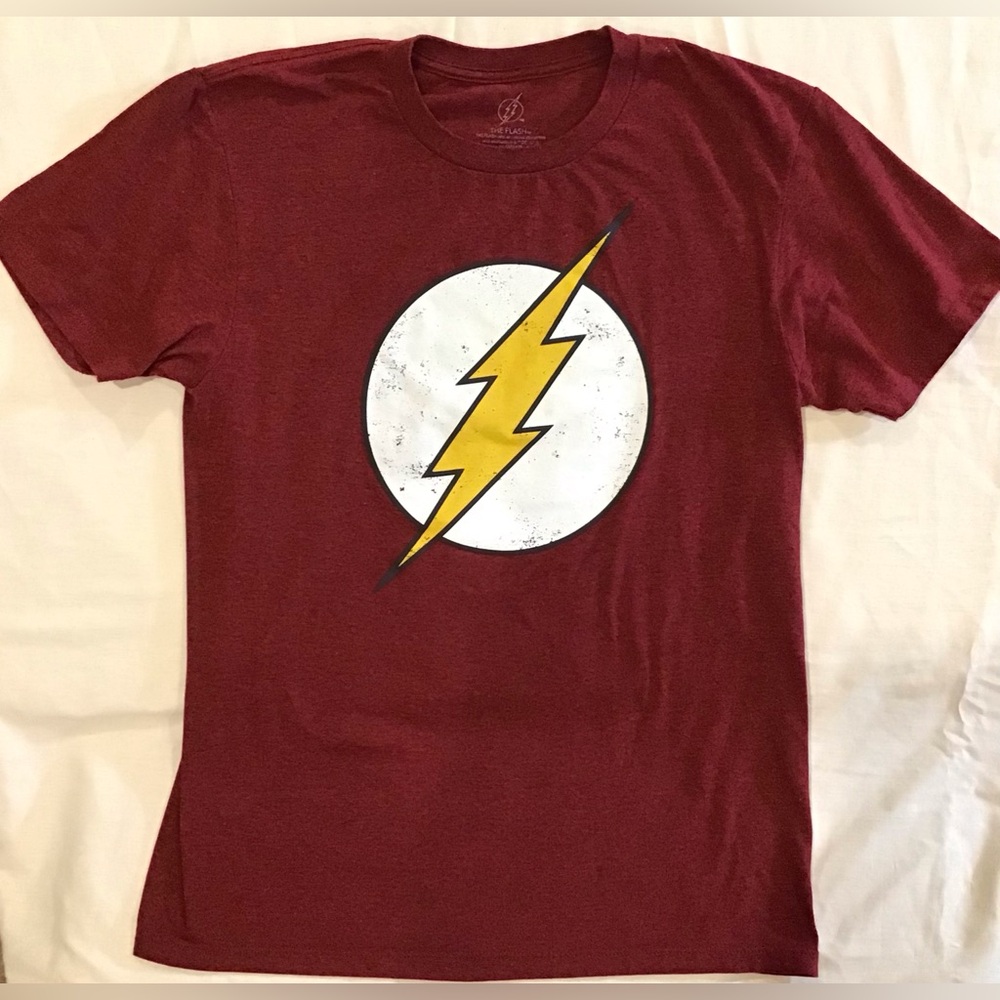 Crimson Flash graphic t-shirt